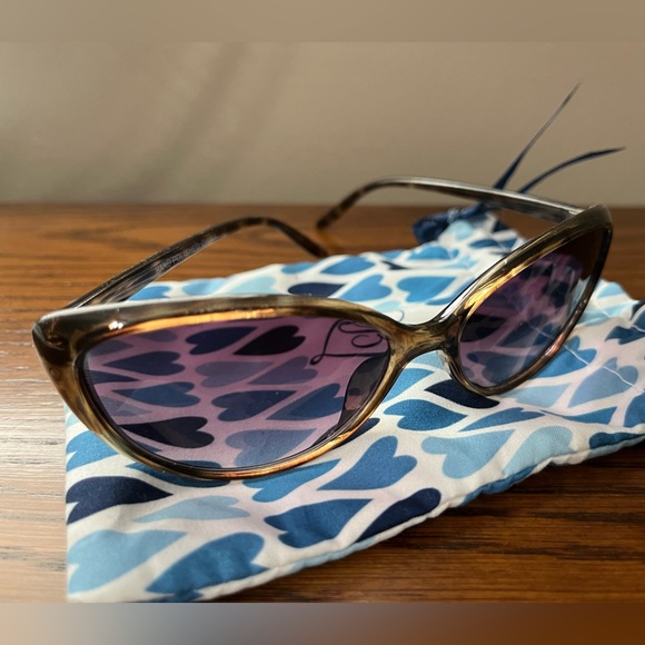 Sunglasses (women’s) - Picture 5 of 13